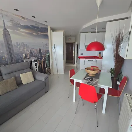 Estudio I Vistas Mar, Cerca Tren Y Malaga Lägenhet *