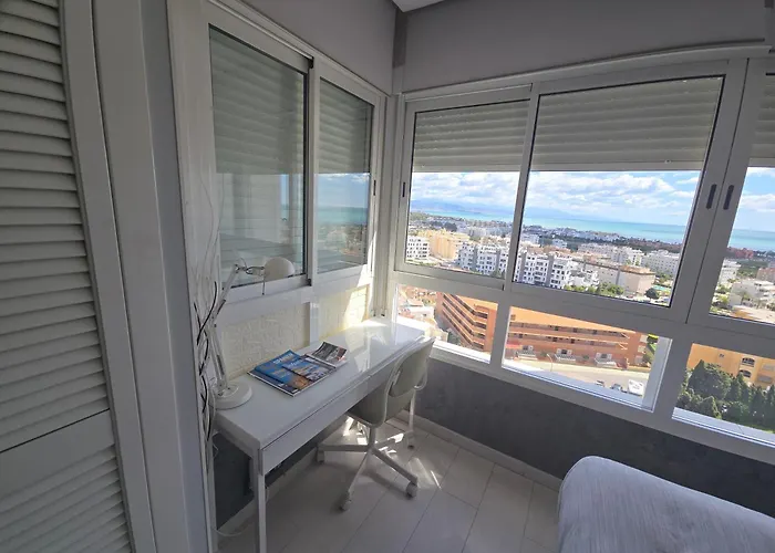 Estudio I Vistas Mar, Cerca Tren Y Malaga Lägenhet Torremolinos